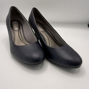 Lifestride Soft System Parigi Heeled Pumps Navy Blue Size 7.5